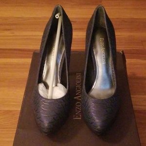 Enzo Angioloni Pumps